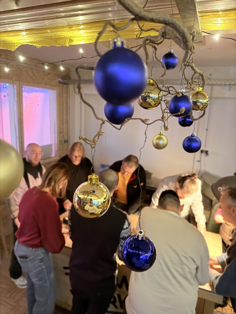 Weihnachtsfeier: Gemeinsam bauen und feiern!